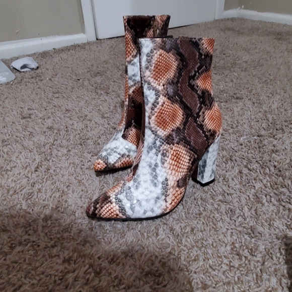 Mini Boots - Picture 8 of 8